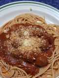 Espagueti con mini albóndigas