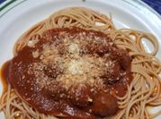 Una foto de almuerzo saludable con carne molida