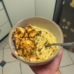 A picture of Lemon Garlic Prawn Linguine.