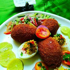 A picture of Egg pakora/Egg Bonda (Dimer Davil in Bengali).