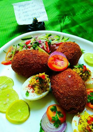 A picture of Egg pakora/Egg Bonda (Dimer Davil in Bengali).