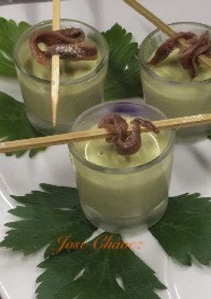 Foto principal de Chupito de crema guisantes con anchoa
