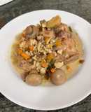 Pollo con champiñones y castañas de agua