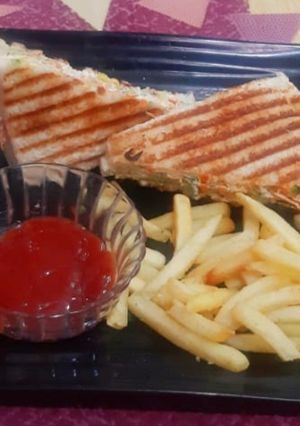 A picture of Hung curd sandwich.