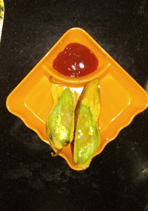 A picture of Rajsthani mirchi bada.