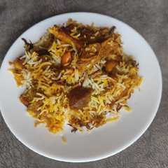 मटण बिर्याणी खास कुकपॅड टीमसाठी (Mutton Biryani Recipe In Marathi) रेसिपी चे मुख्य फोटो 