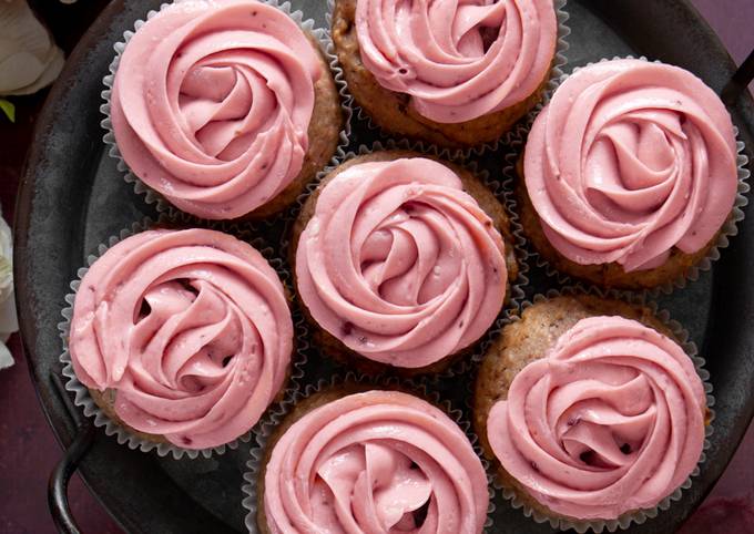 Simple Way to Prepare Quick Strawberry Cupcakes with Strawberry Cream Cheese Frosting