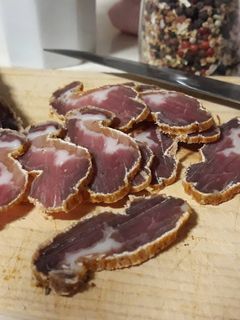 Una foto de Lomo de cerdo curado -casero-