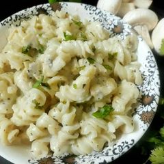 A picture of Mushroom sauce pasta.