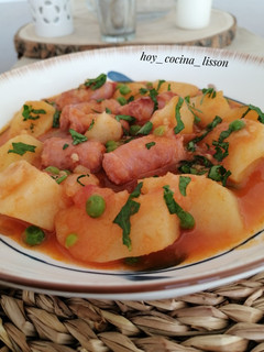 Una foto de Patatas guisadas con salchichas