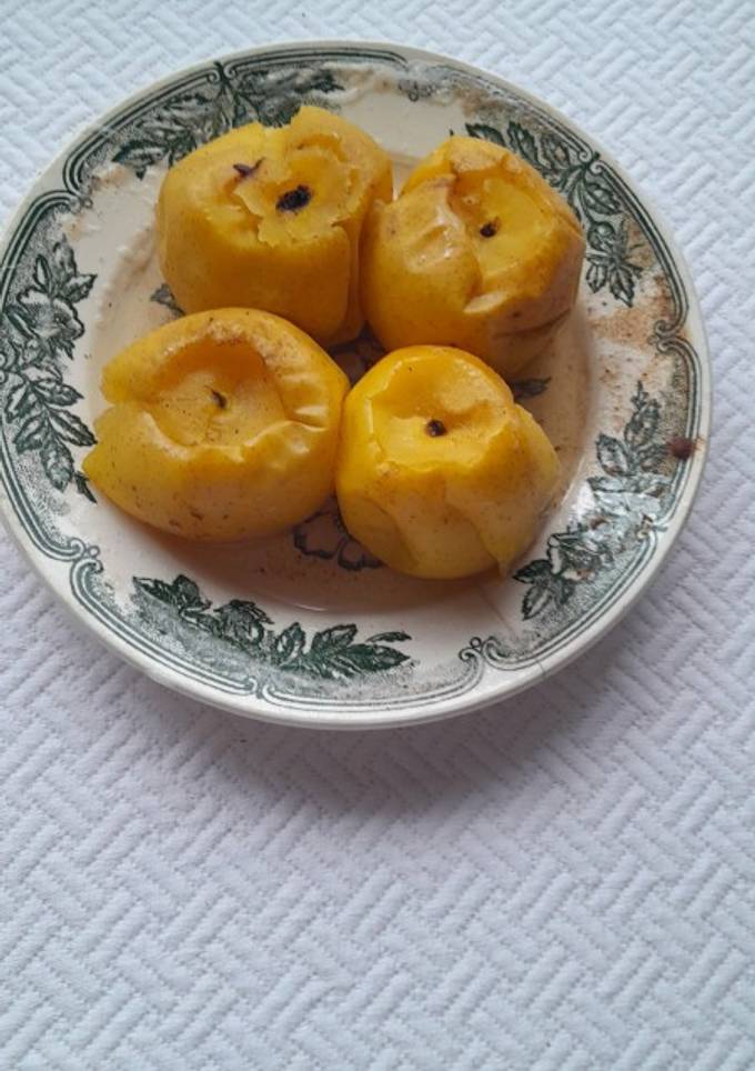 Тушковані яблука