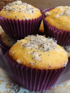 Una foto de Muffins con crocante de limón y semillas de amapola
