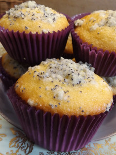 Una foto de Muffins con crocante de limón y semillas de amapola