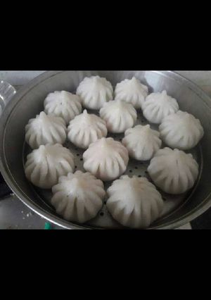 A picture of Indian dessert (steam modak).