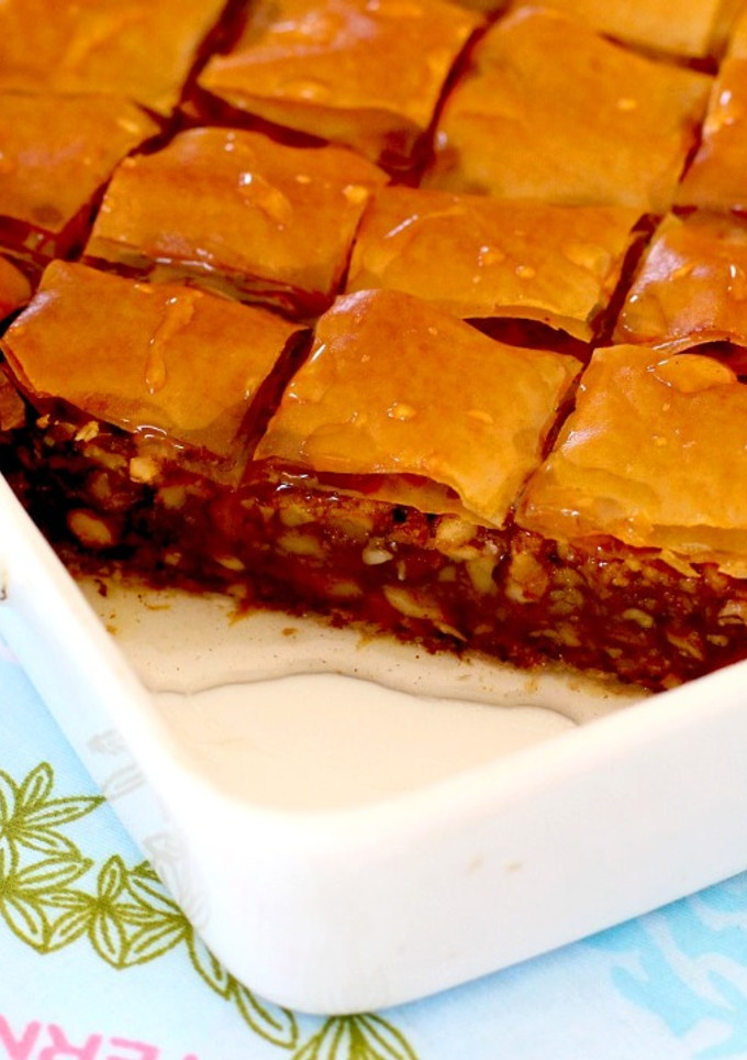 Una foto de Baklava de nueces y almendras