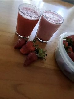 Una foto de Licuado de frutilla y banana🍌
