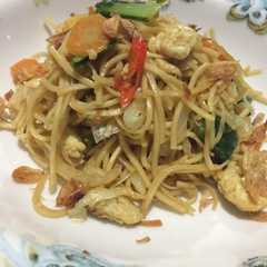 A picture of Mie goreng tek tek jawa.