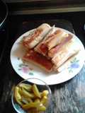 Rollos fritos de pan blanco de caja con jamon y queso