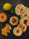 Turte rumene / Tigelle con mousse di cannellini e funghi al curry