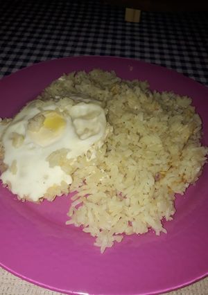 Una foto de Arroz con huevo