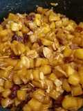 Filling apple pie