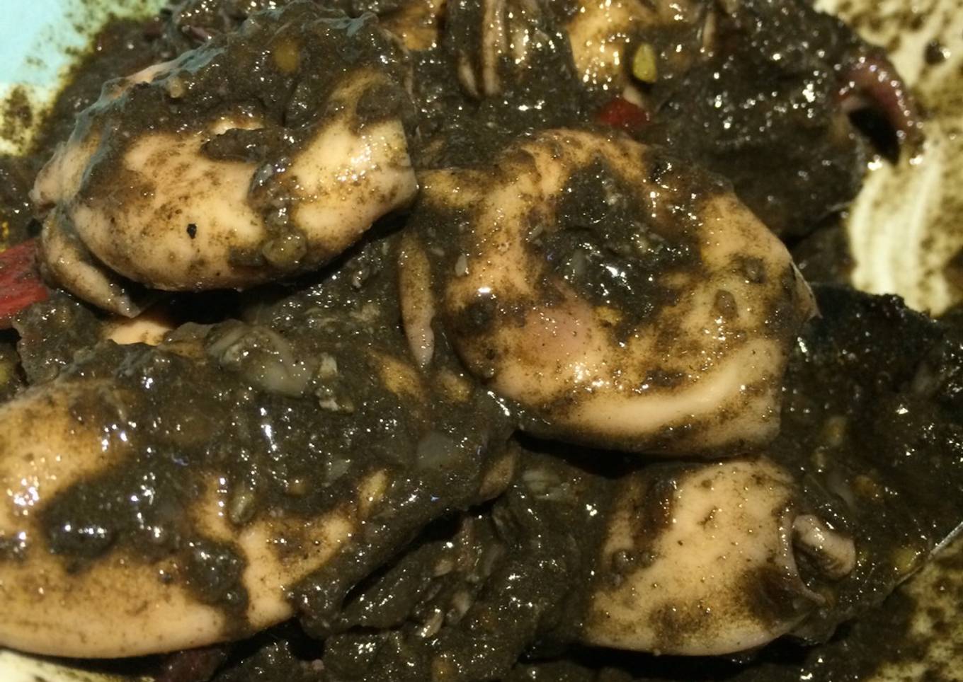 Томи Куми Хитам