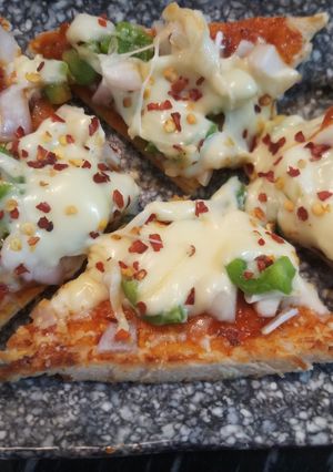 પિઝા (Pizza Recipe in Gujarati) રેસીપી મુખ્ય ફોટો