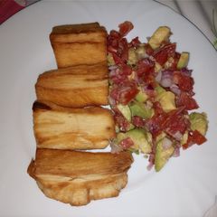 A picture of Deep-fried cassava served with kachumbari.