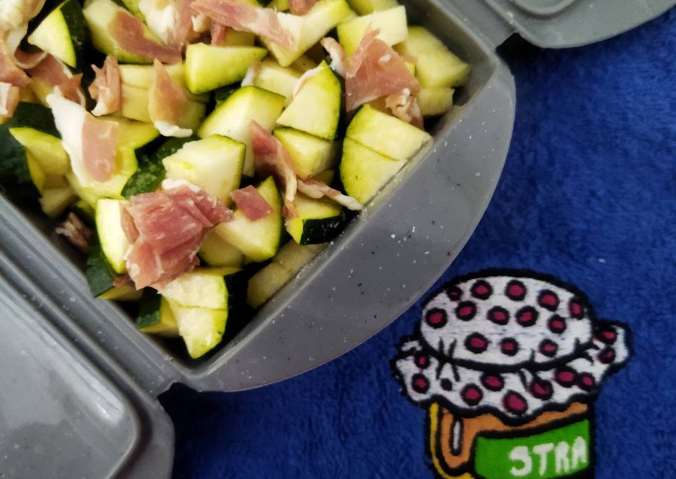 Calabacín con jamón serrano en el microondas