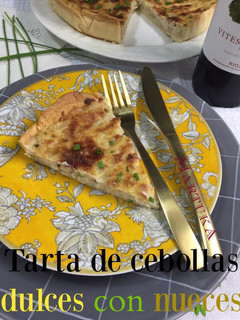 Foto principal de Tarta de cebollas dulces y nueces (sin huevo)