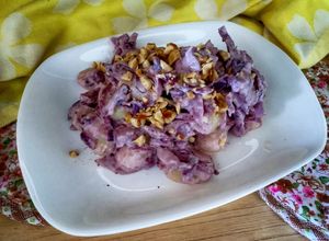 Foto di Gnocchi di patate con cavolo viola e nocciole tostate
