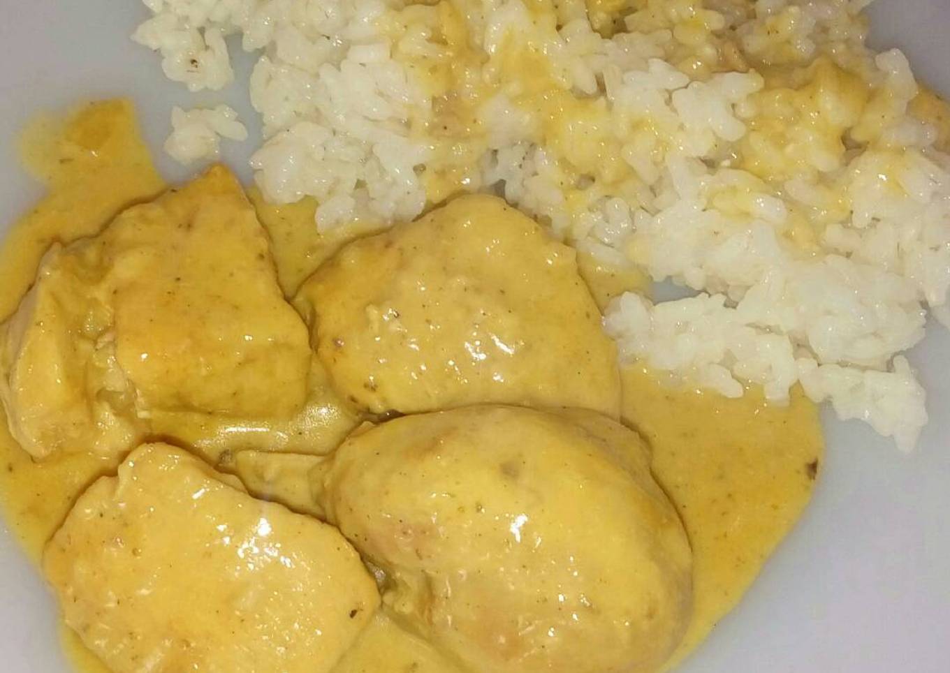 Pollo al curry con arroz