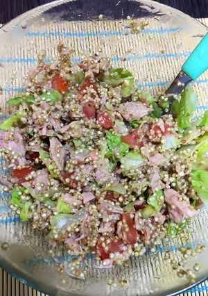 Una foto de Mix de quinoa, vegetales y atún