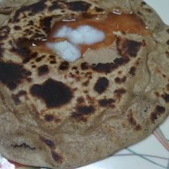 A picture of Gud ki roti.
