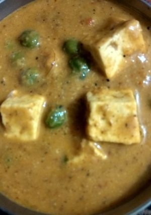 A picture of Matar paneer.