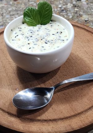 Una foto de Salsa de yogur🫙 para ensaladas o falafel 🥙