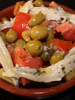 Una foto de Ensalada de boquerones y berenjena