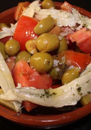 Una foto de Ensalada de boquerones y berenjena