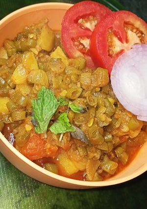 A picture of Beans and potato curry.