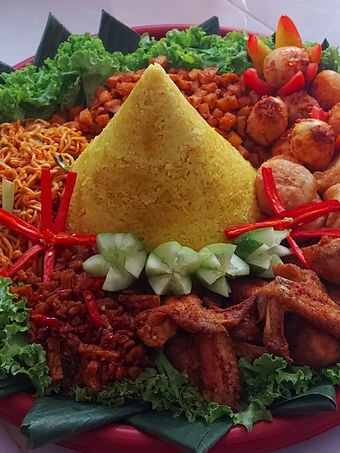 Cara Mudah Menyiapkan Resep Nasi tumpeng yang Bisa Manjain Lidah Anti Ribet, Uenak Banget