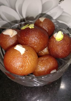 ગુલાબ જાંબુ (gulab jamun recipe in Gujarat) રેસીપી મુખ્ય ફોટો