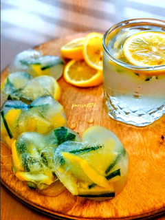 عکسی از دستور یخ طعم دار با پوست لیمو 🍋 (دور نریزیم)