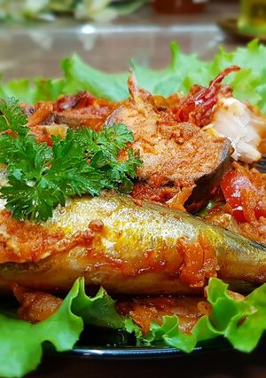 Фото Скумбрия в духовке с овощами.