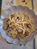 Fusilli con uva e salsiccia