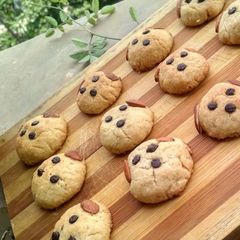 A picture of Chocolate chips cookies.