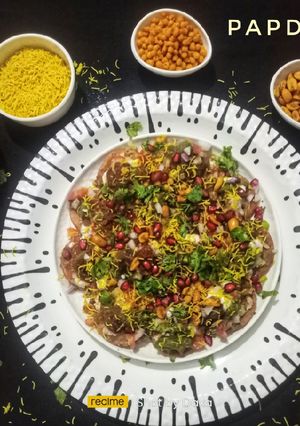 A picture of Papdi Chaat.