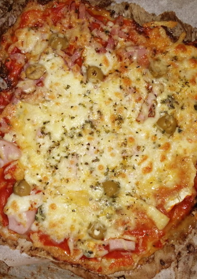 Una foto de Pizza fit con base de pollo