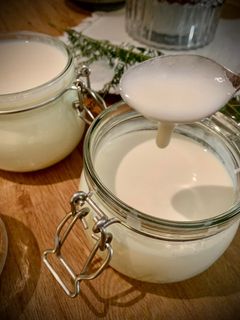 Una foto de Yogur griego casero en Thermomix con yogur normal