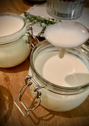 Una foto de Yogur griego casero en Thermomix con yogur normal