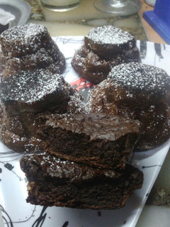 Una foto de Muffins de chocolate y banana sin harinas sin azúcar 🍌🍫